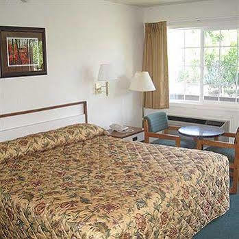 Motel Interstate 8 2*